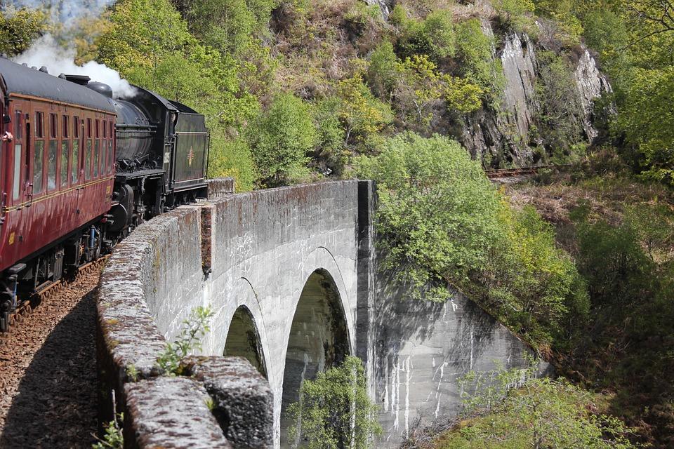 train-816272_960_720