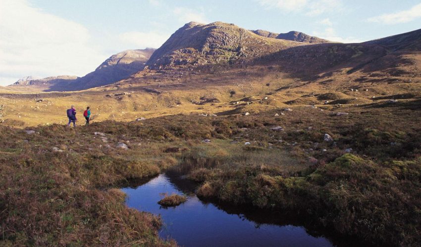 WALKING IN THE TORRIDON HILLS, TORRIDON, HIGHLAND.
PIC: PAUL TOMKINS/VisitScotland/SCOTTISH VIEWPOINT
Tel: +44 (0) 131 622 7174
E-Mail : info@scottishviewpoint.com
This photograph can not be used without prior permission from Scottish Viewpoint.