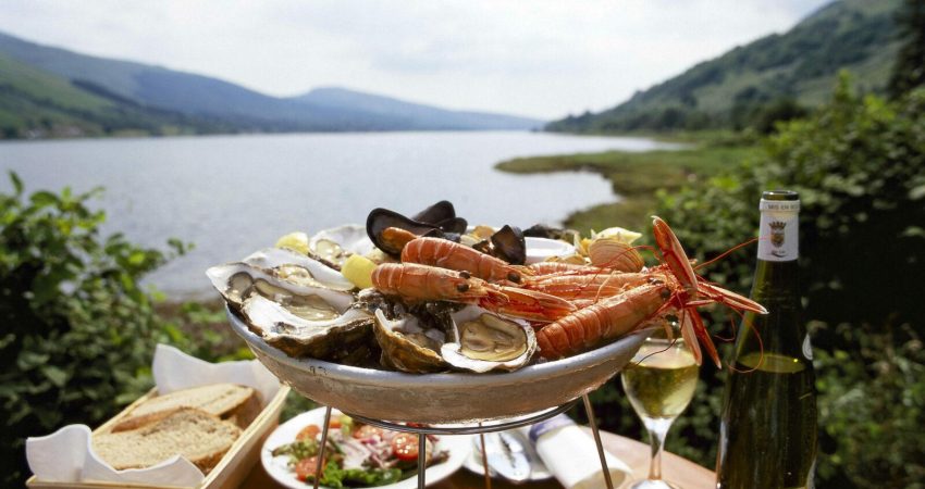 PLATTER OF FRESH SCOTTISH SHELLFISH, AS SERVED AT THE LOCH FYNE OYSTER BAR AT CAIRNDOW, ARGYLL.
PIC: P.TOMKINS/VisitScotland/SCOTTISH VIEWPOINT
Tel: +44 (0) 131 622 7174
E-Mail : info@scottishviewpoint.com
This photograph cannot be used without prior permission from Scottish Viewpoint.