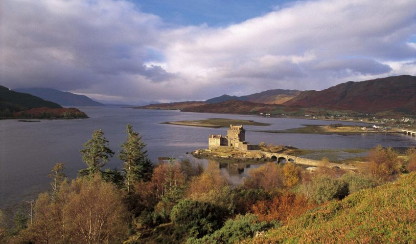EILEAN DONAN CASTLE, HIGHLAND.
PIC: P.TOMKINS/VisitScotland/SCOTTISH VIEWPOINT
Tel: +44 (0) 131 622 7174
E-Mail : info@scottishviewpoint.com
This photograph can not be used without prior permission from Scottish Viewpoint.