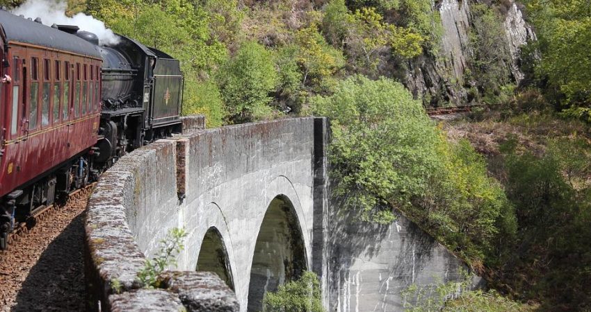train-816272_960_720